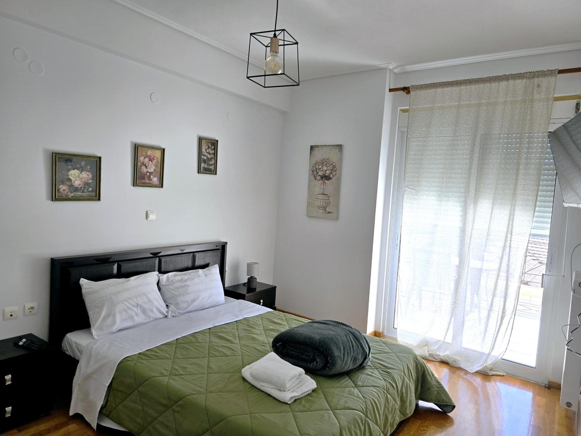 In Centre Suite By Open City 特里波利斯 外观 照片